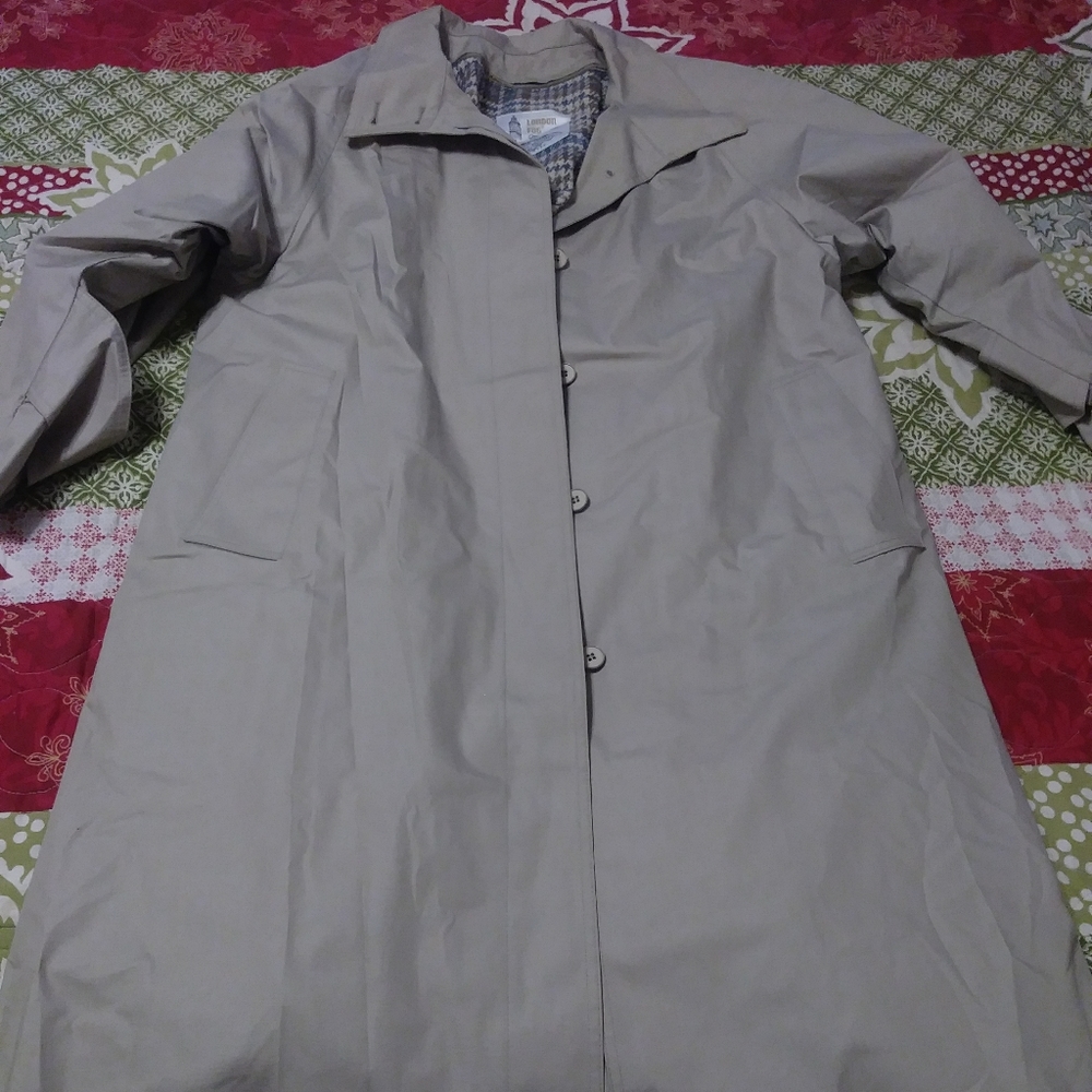 Women's 12 pet London Fog Beige Trench coat
